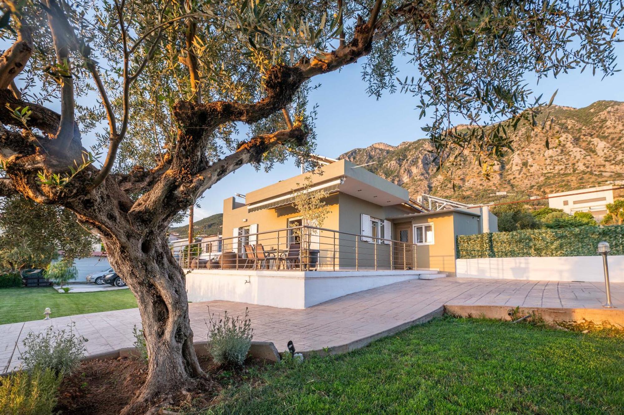 Thea Seaview Luxury Living Villa Kalamata Exterior photo
