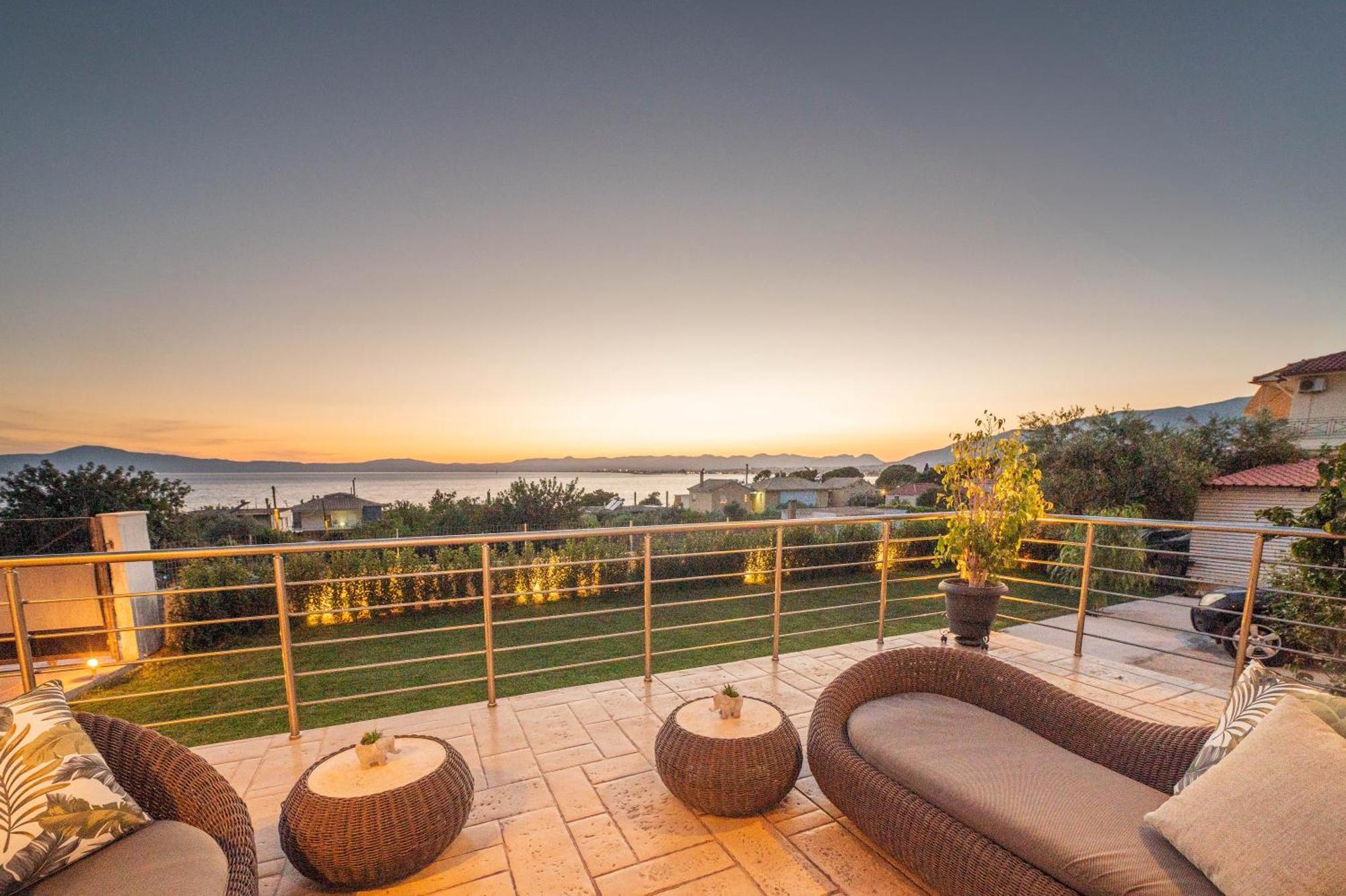 Thea Seaview Luxury Living Villa Kalamata Exterior photo