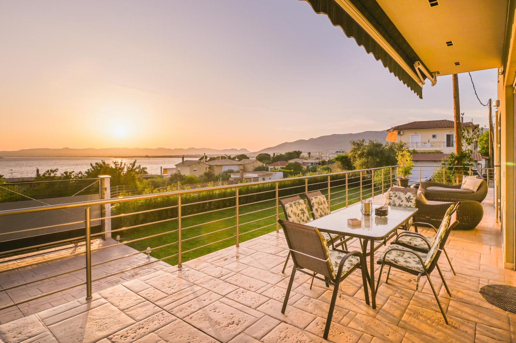 Thea Seaview Luxury Living Villa Kalamata Exterior photo